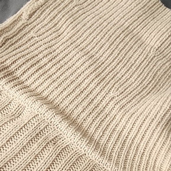 Cropped turtleneck - Picture 3 of 3